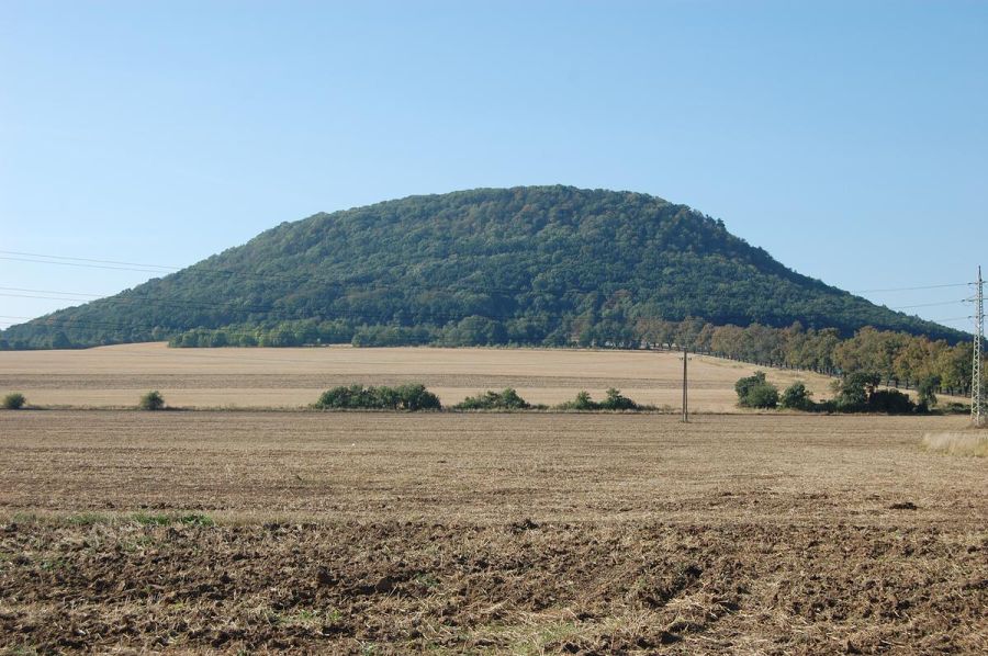 a ejhle.... hora Říp 